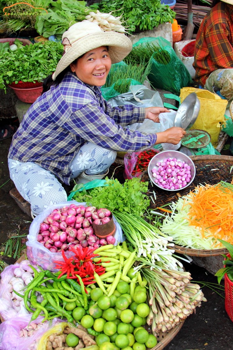 Tiểu thương tại chợ Đông Ba