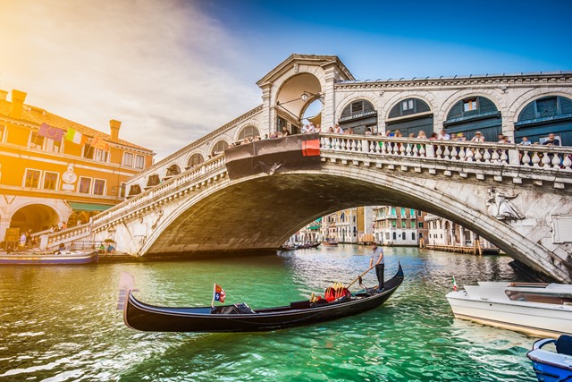 Italia giữ vị trí đầu bảng