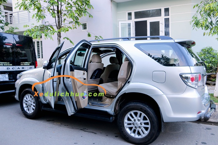 THUÊ XE CƯỚI 7 CHỖ TẠI HUẾ