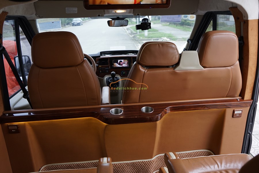 Dcar Limousine 9 chỗ