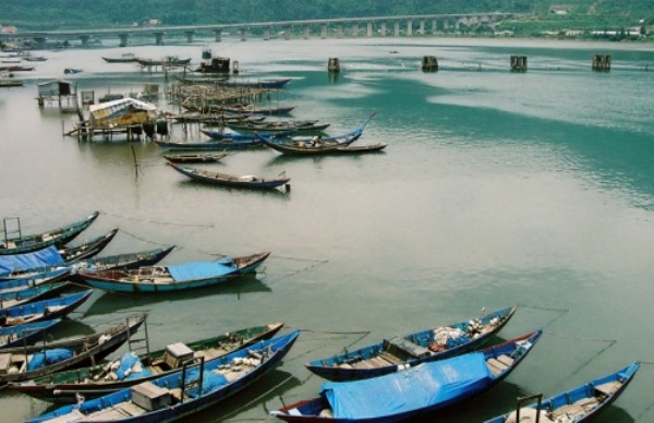 Làng chài Lăng Cô