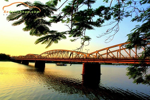 cầu trường tiền hay tràng tiền