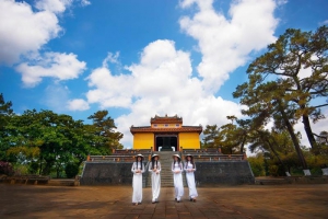 thuê xe du lịch huế