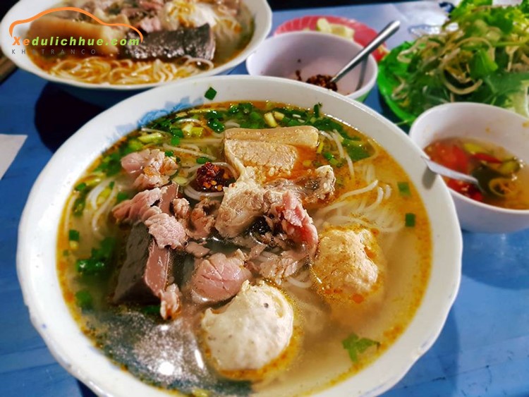 thuê xe du lịch huế giá rẻ
