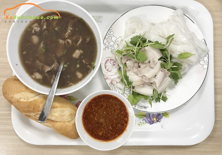 thuê xe huế đi la vang