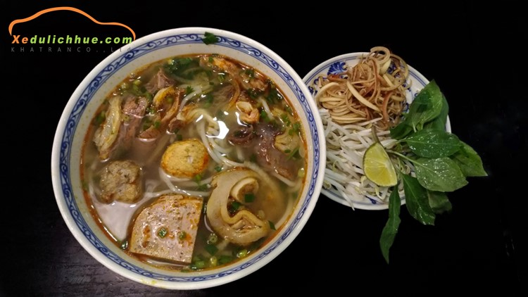 Bún bò Huế ở Huế