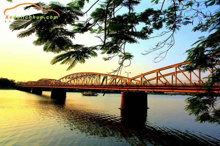 thuê xe du lịch huế giá rẻ