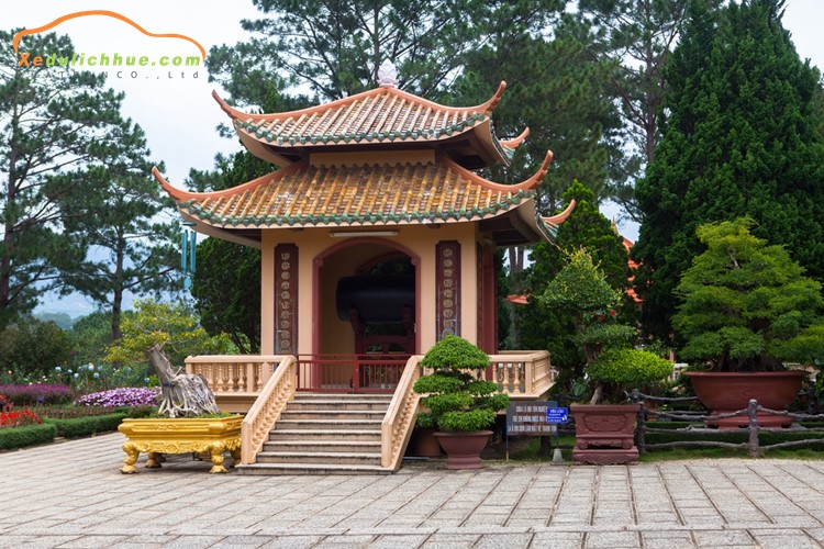 du lịch thiền viện trúc lâm huế