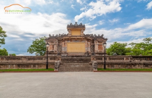 Bia Quốc Học Huế