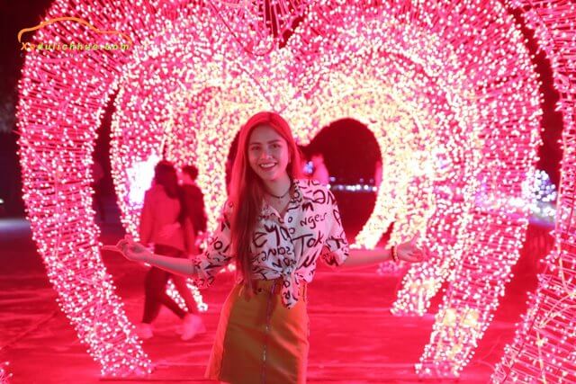 Rực rỡ sắc màu đêm Lễ hội Ánh sáng Huế 2019