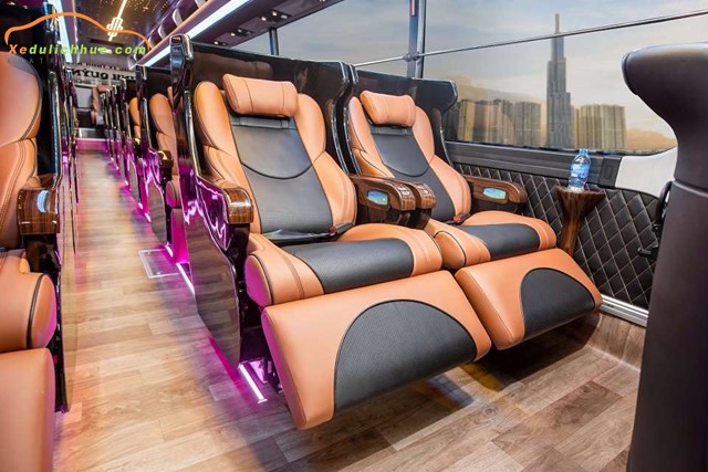 xe Universe Limousine tại Huế