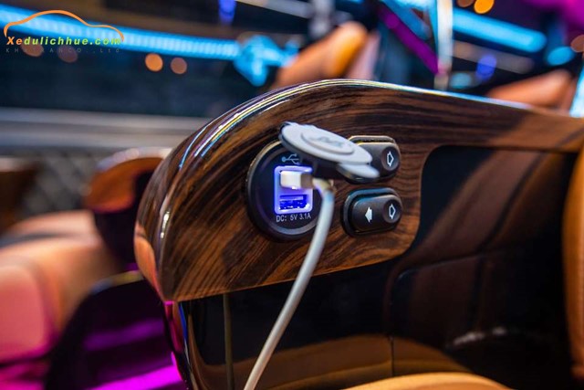 thuê xe Universe Limousine tại Huế