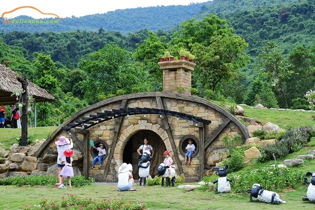 Bạch Mã Village giảm giá vé 20/11